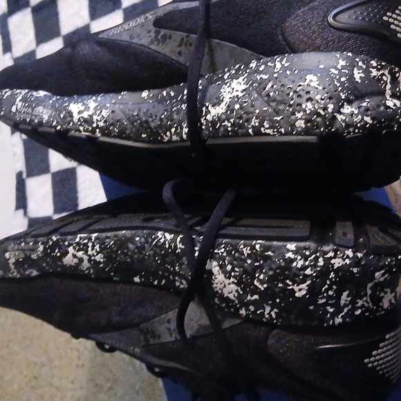 Brooks Ghost 16 Black and Gray Athletic Shoes - Picture 3 of 12